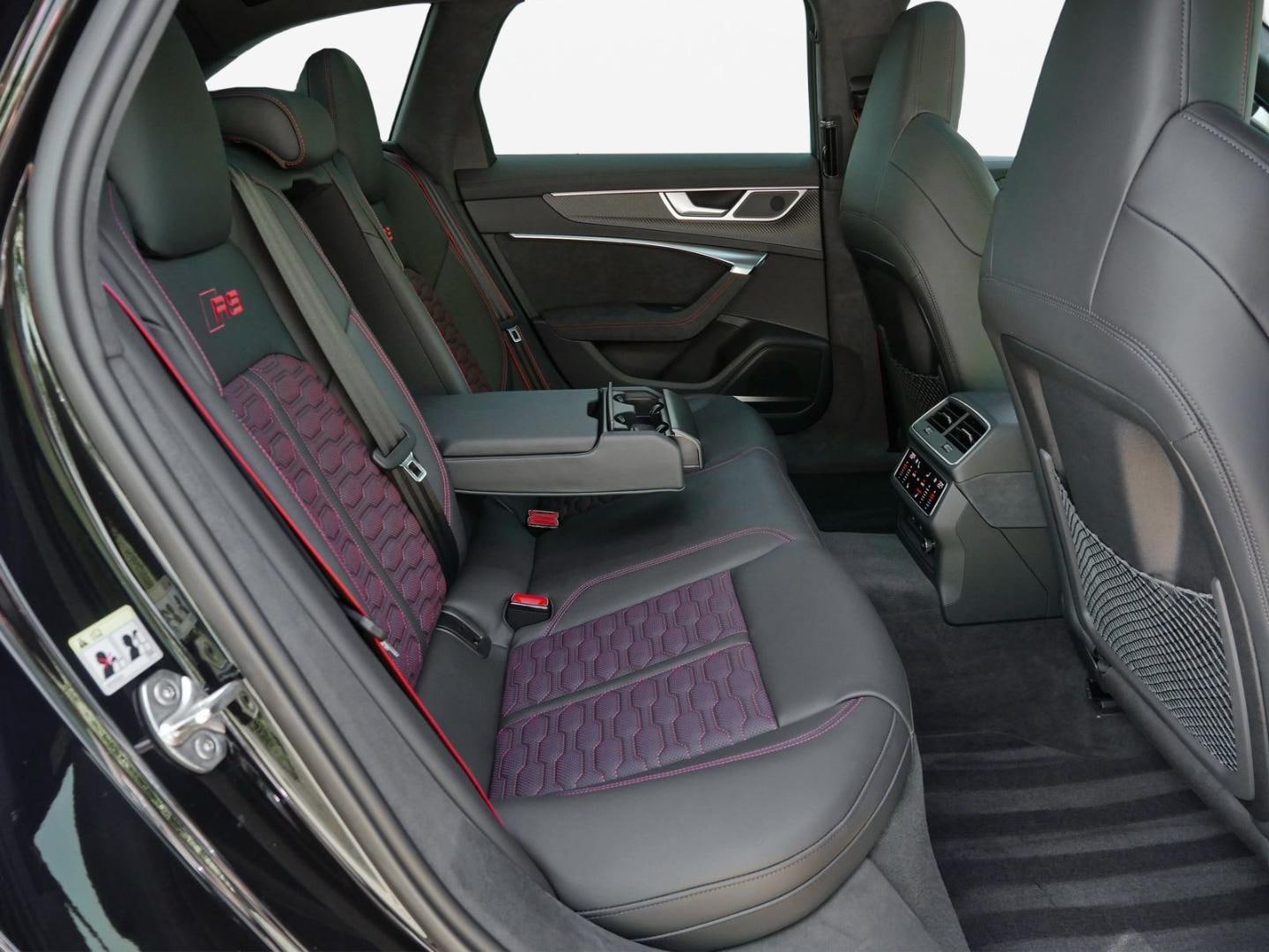 Bild über Audi RS 6 Avant performance quattro tiptronic - für weitere Informationen kontaktieren Sie den Audi Partner