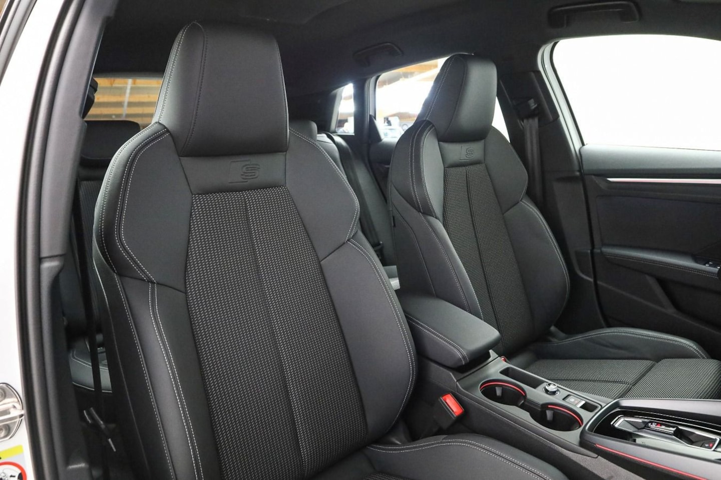 Bild über Audi S3 Sportback TFSI quattro S tronic - für weitere Informationen kontaktieren Sie den Audi Partner