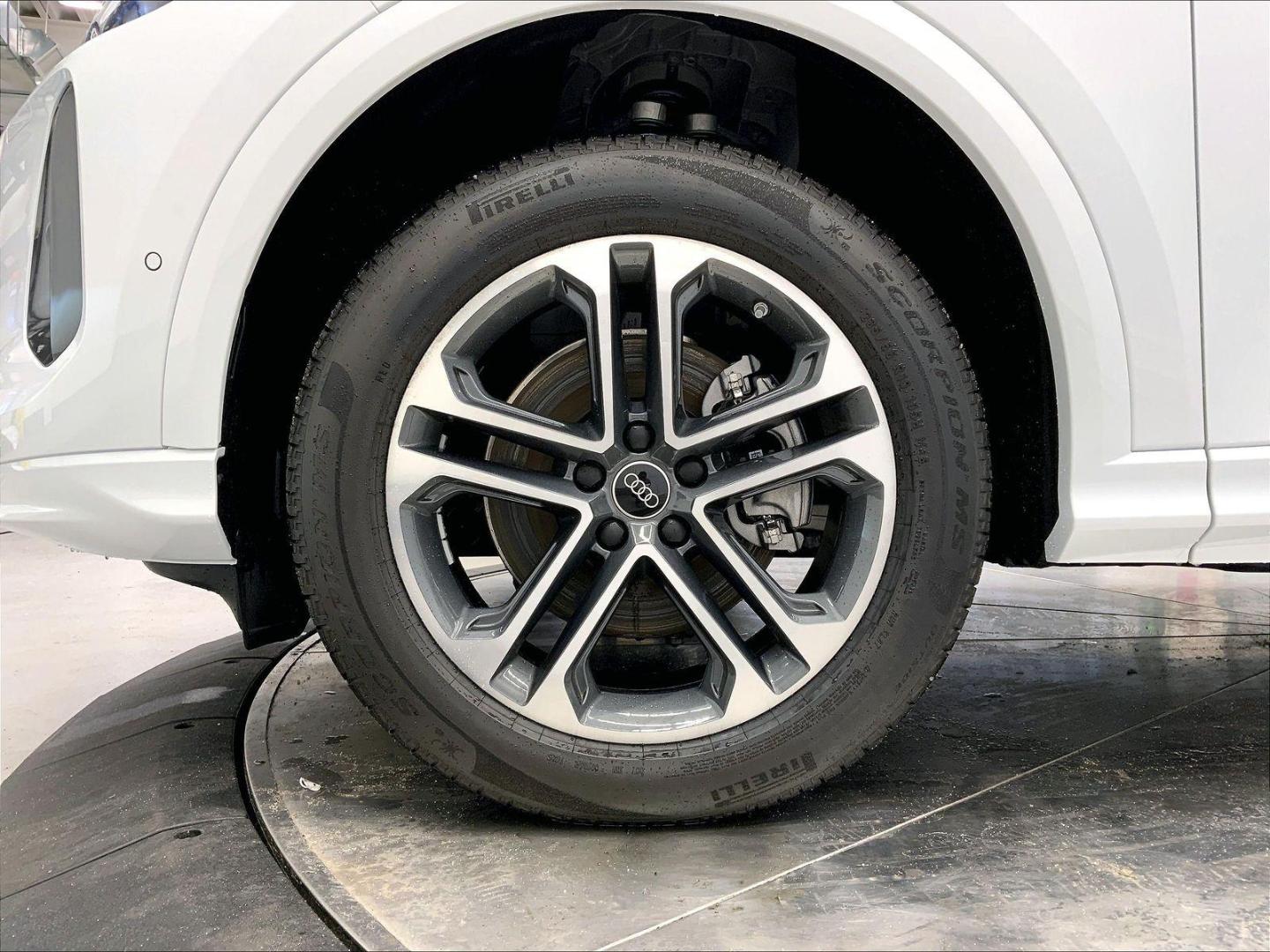 2025 Audi Q5 Premium - Photo 8