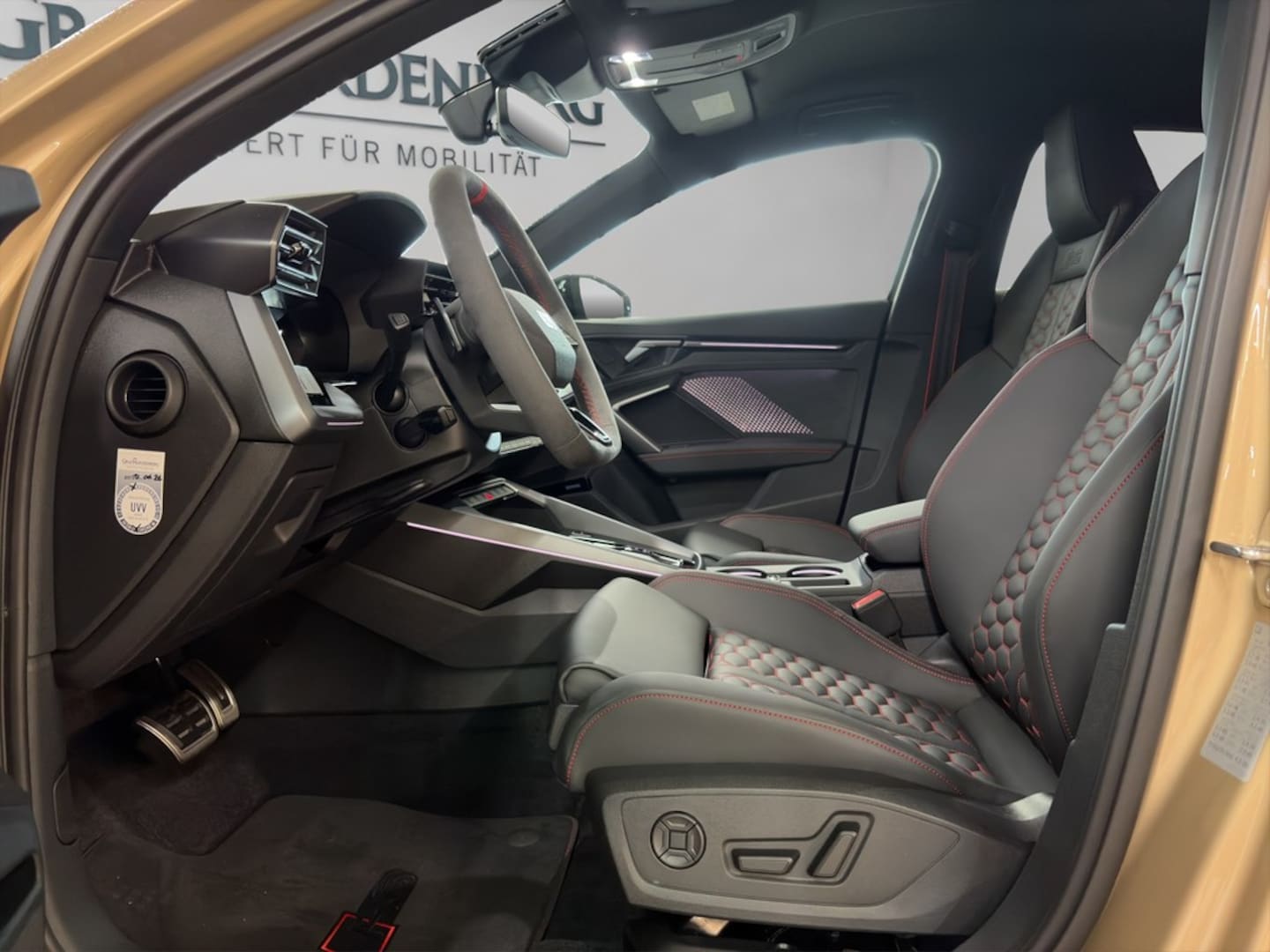 Bild über Audi RS 3 Limousine TFSI quattro 294 kW S tronic - für weitere Informationen kontaktieren Sie den Audi Partner