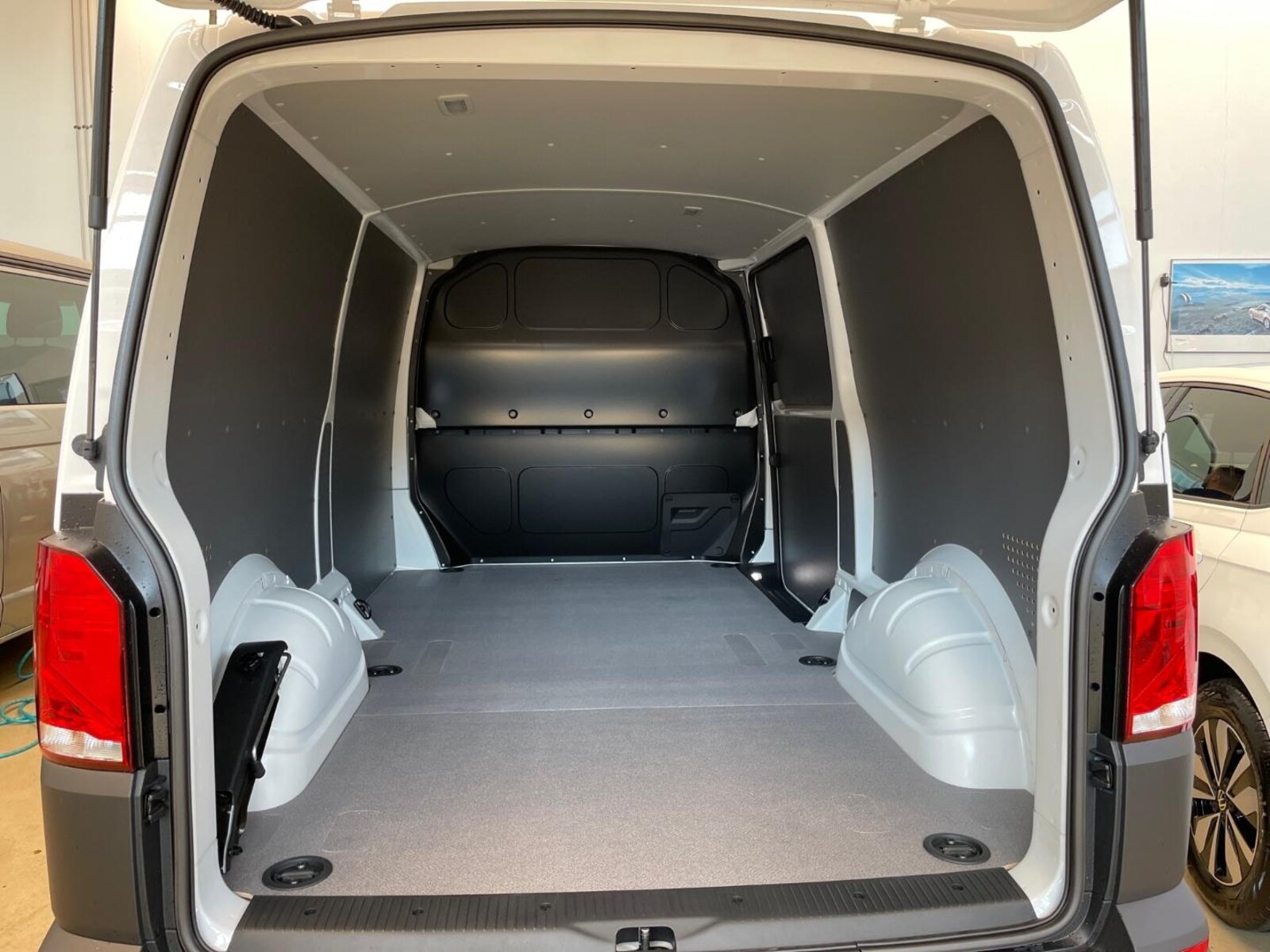 Volkswagen T6.1 Transporter Kasten langer Radstand – Bild 19
