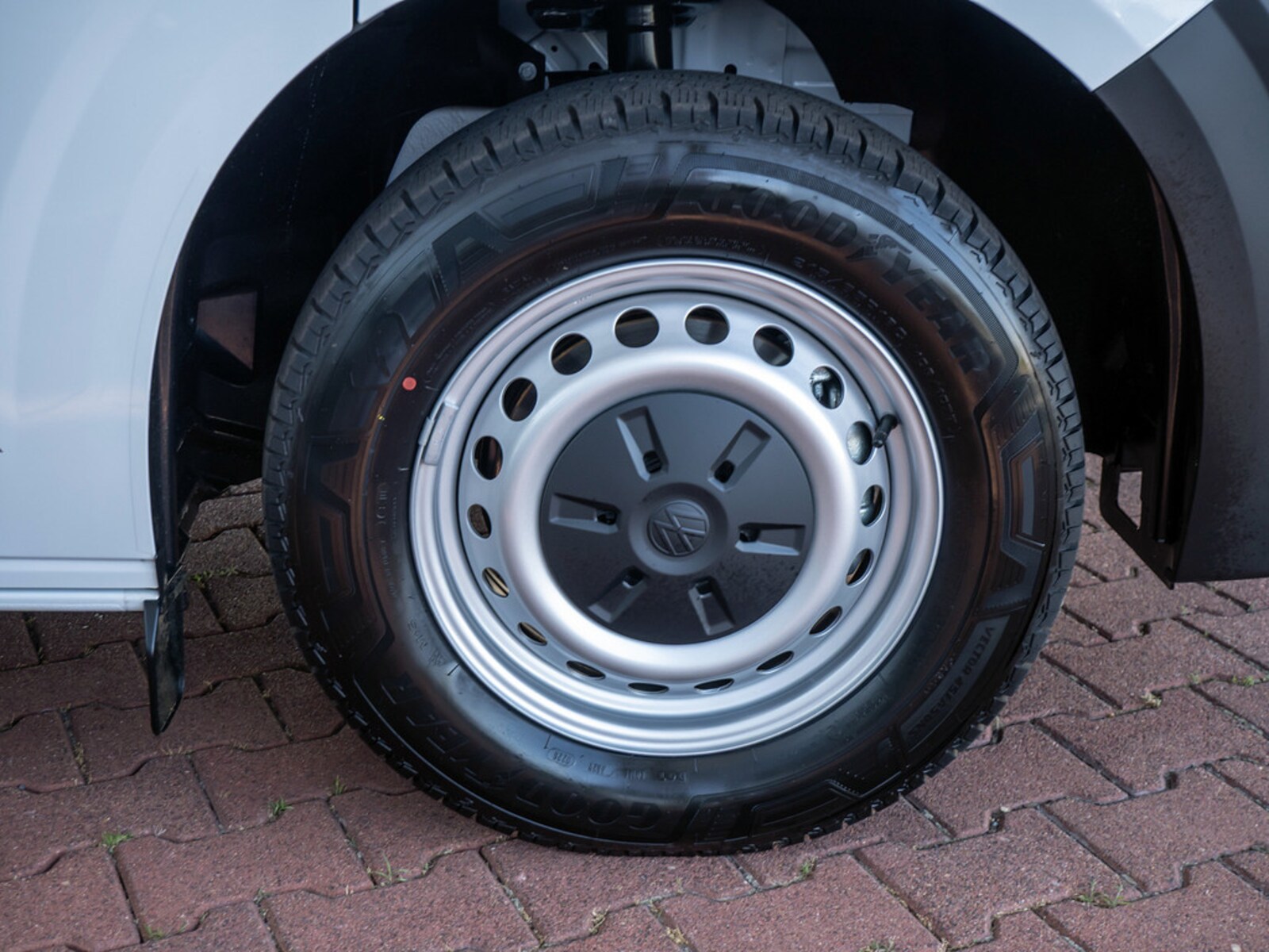 Volkswagen Transporter Kasten langer Radstand – Bild 7
