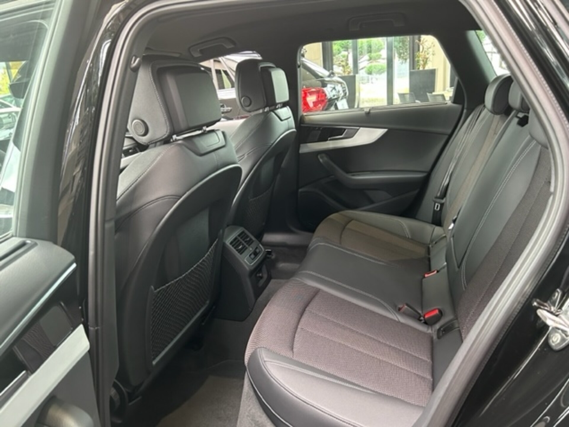 Audi A4 Avant S line