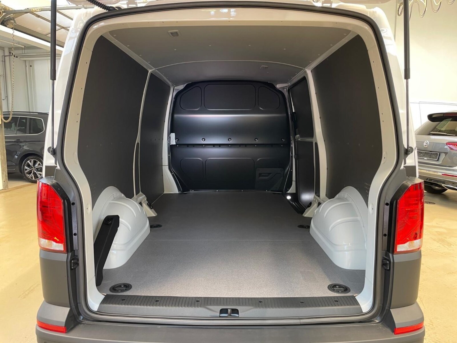 Volkswagen T6.1 Transporter Kasten langer Radstand – Bild 19