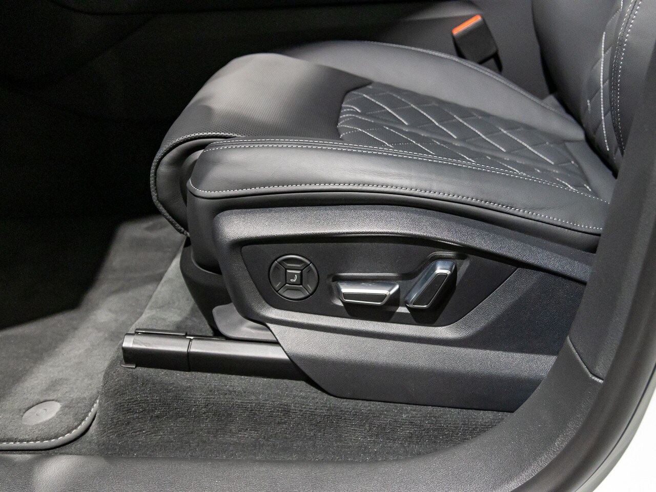 Image about Audi Q8 SUV 45 TDI quattro tiptronic