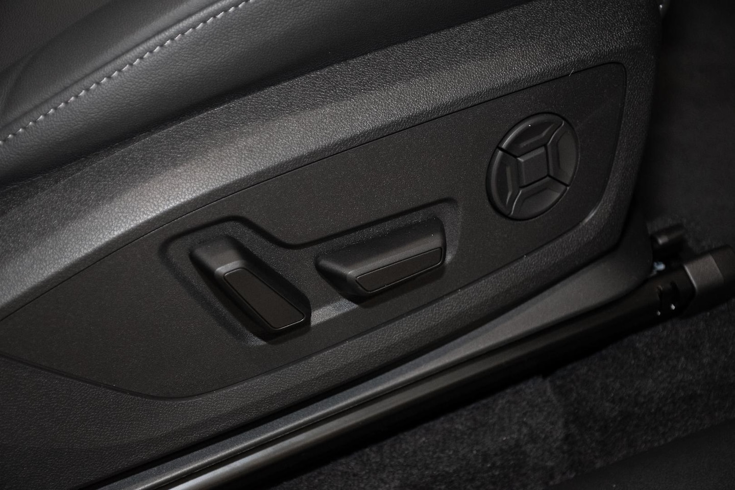 Image about Audi Q6 SUV e-tron e-tron