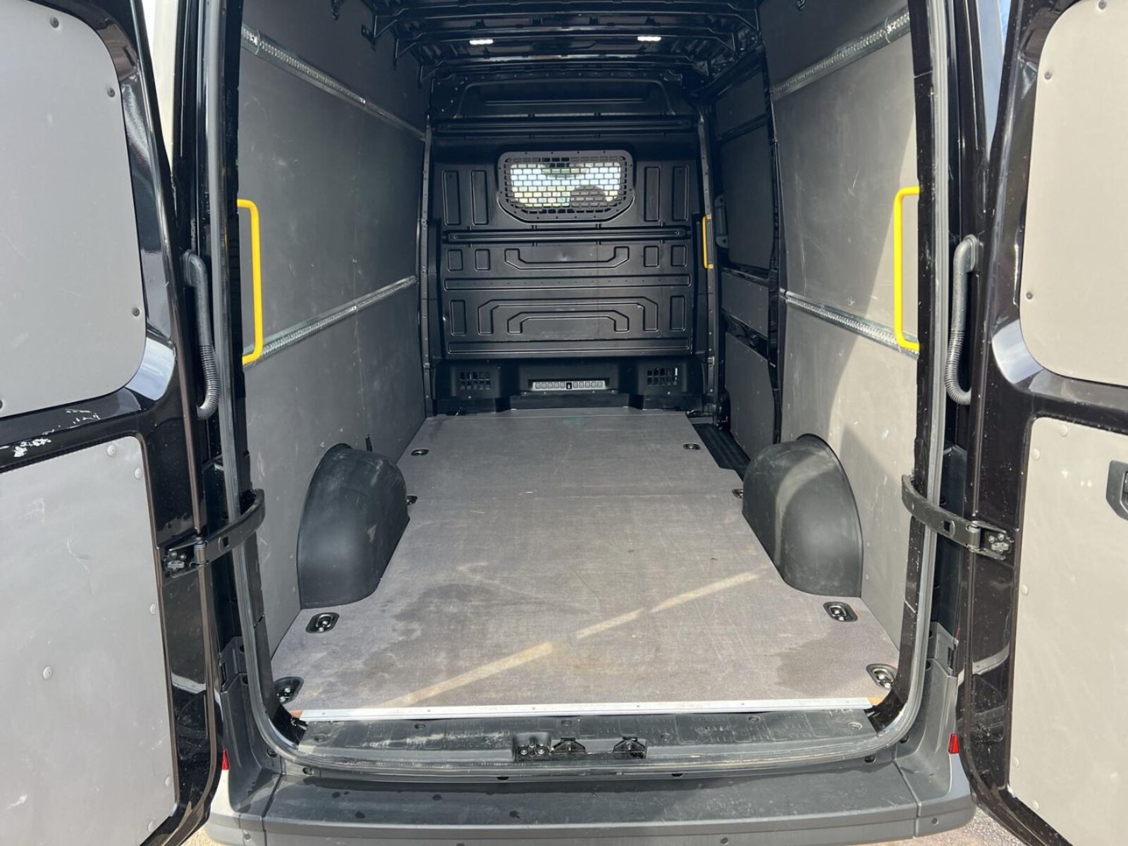 Volkswagen Crafter Kasten mittlerer Radstand – Bild 8