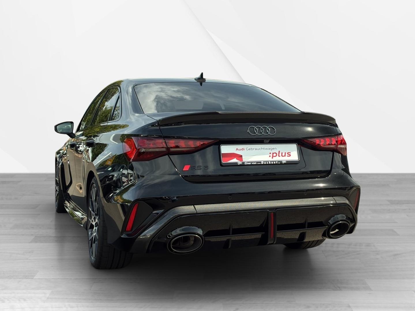 Bild über Audi RS 3 Limousine TFSI quattro S tronic - für weitere Informationen kontaktieren Sie den Audi Partner