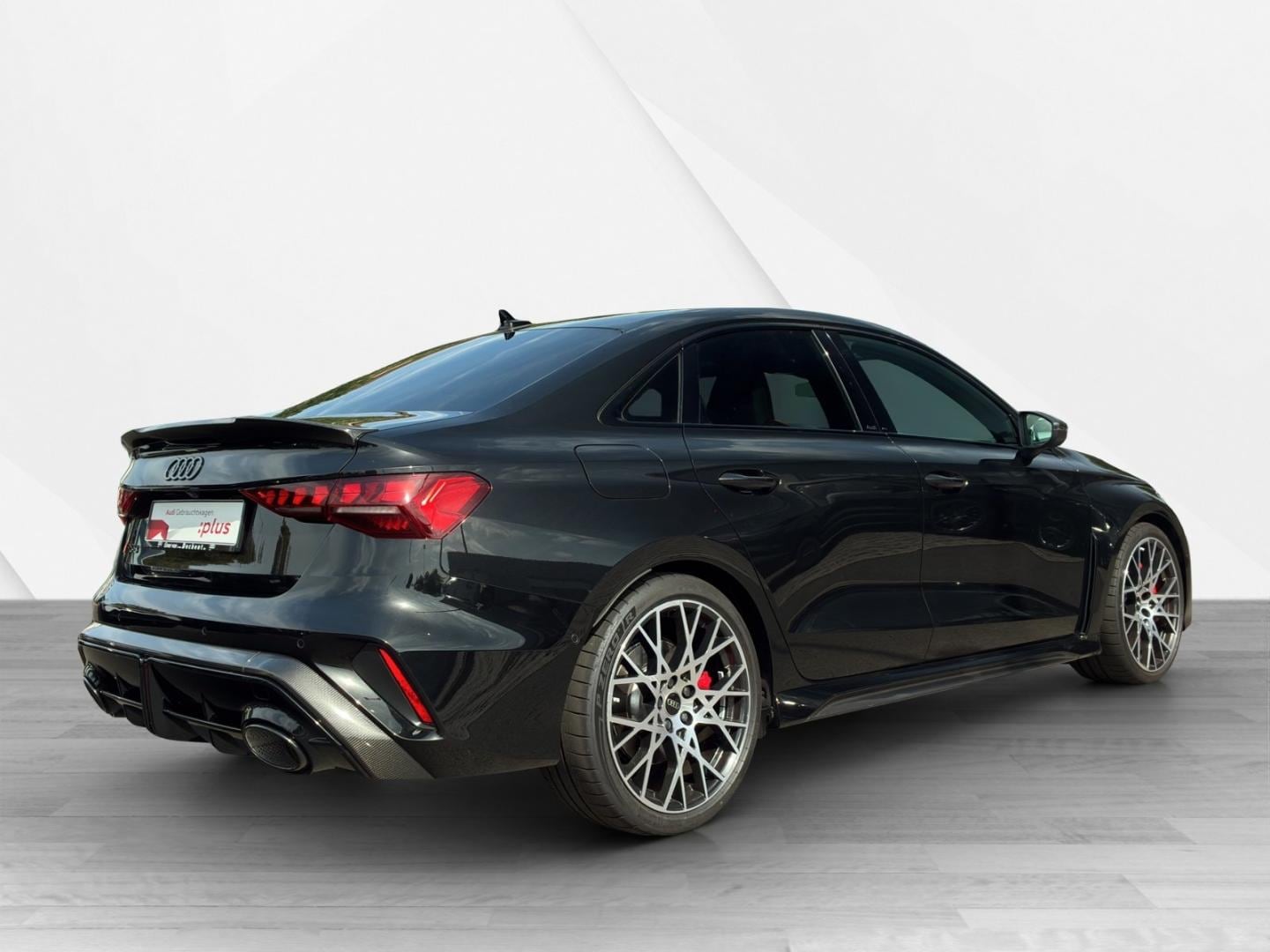 Bild über Audi RS 3 Limousine TFSI quattro S tronic - für weitere Informationen kontaktieren Sie den Audi Partner