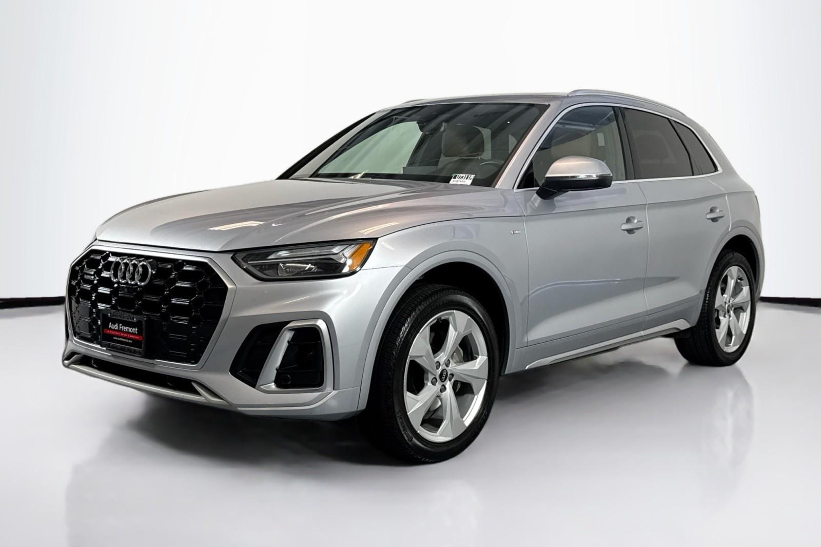 2022 Audi Q5 45 Premium Plus's photo
