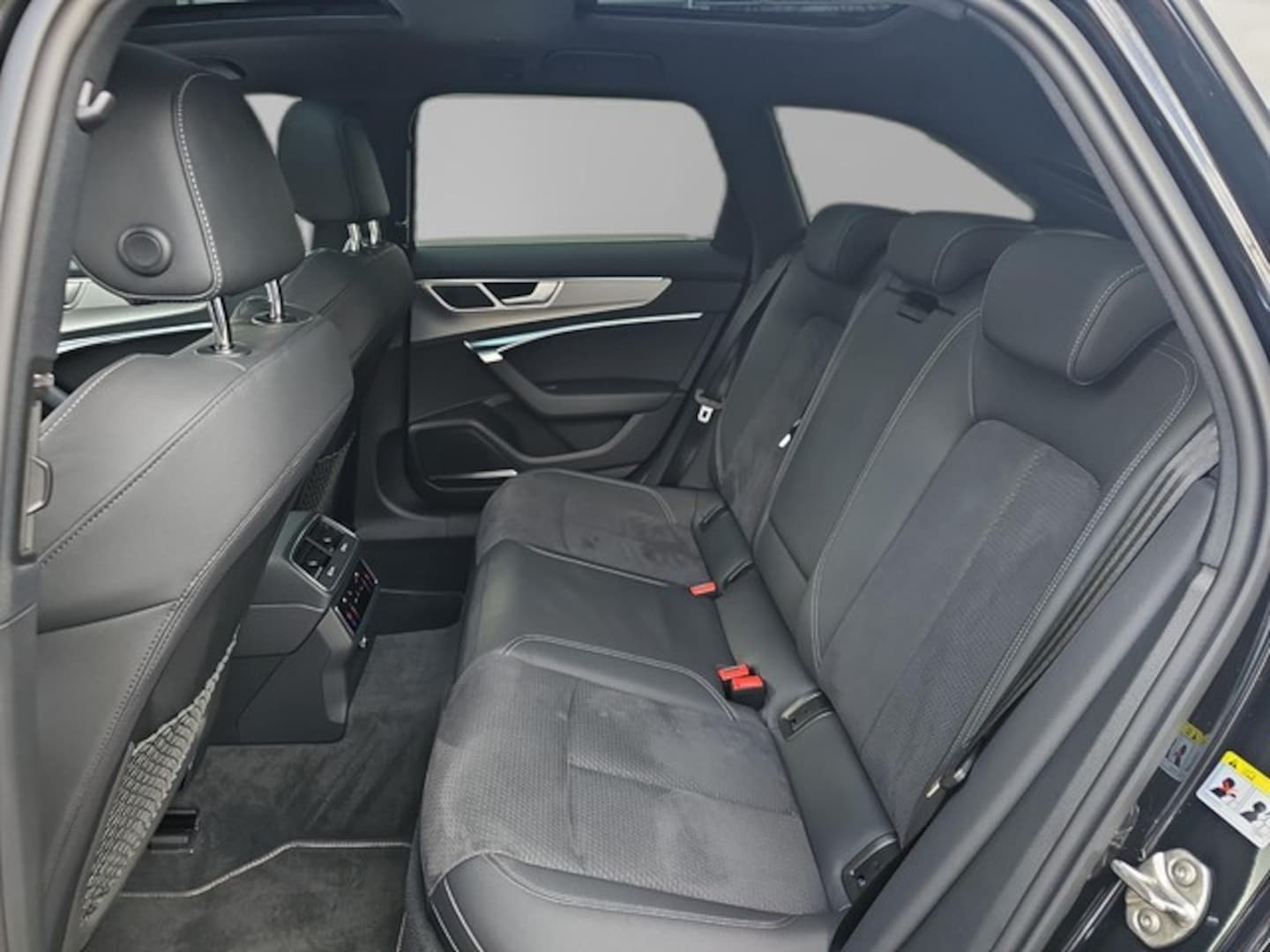 Bild über Audi S6 Avant TDI quattro tiptronic - für weitere Informationen kontaktieren Sie den Audi Partner
