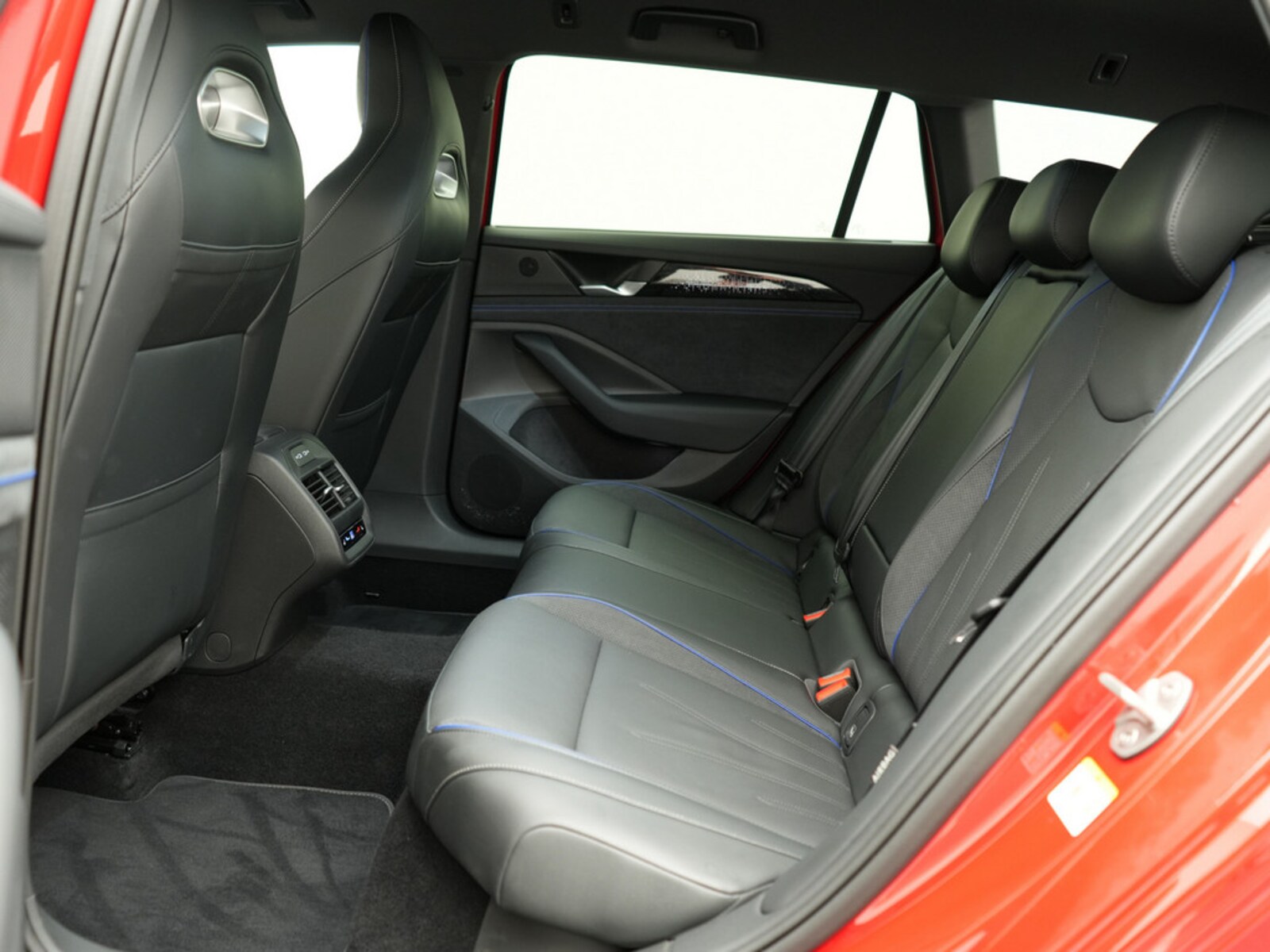 Volkswagen Passat – Bild 8