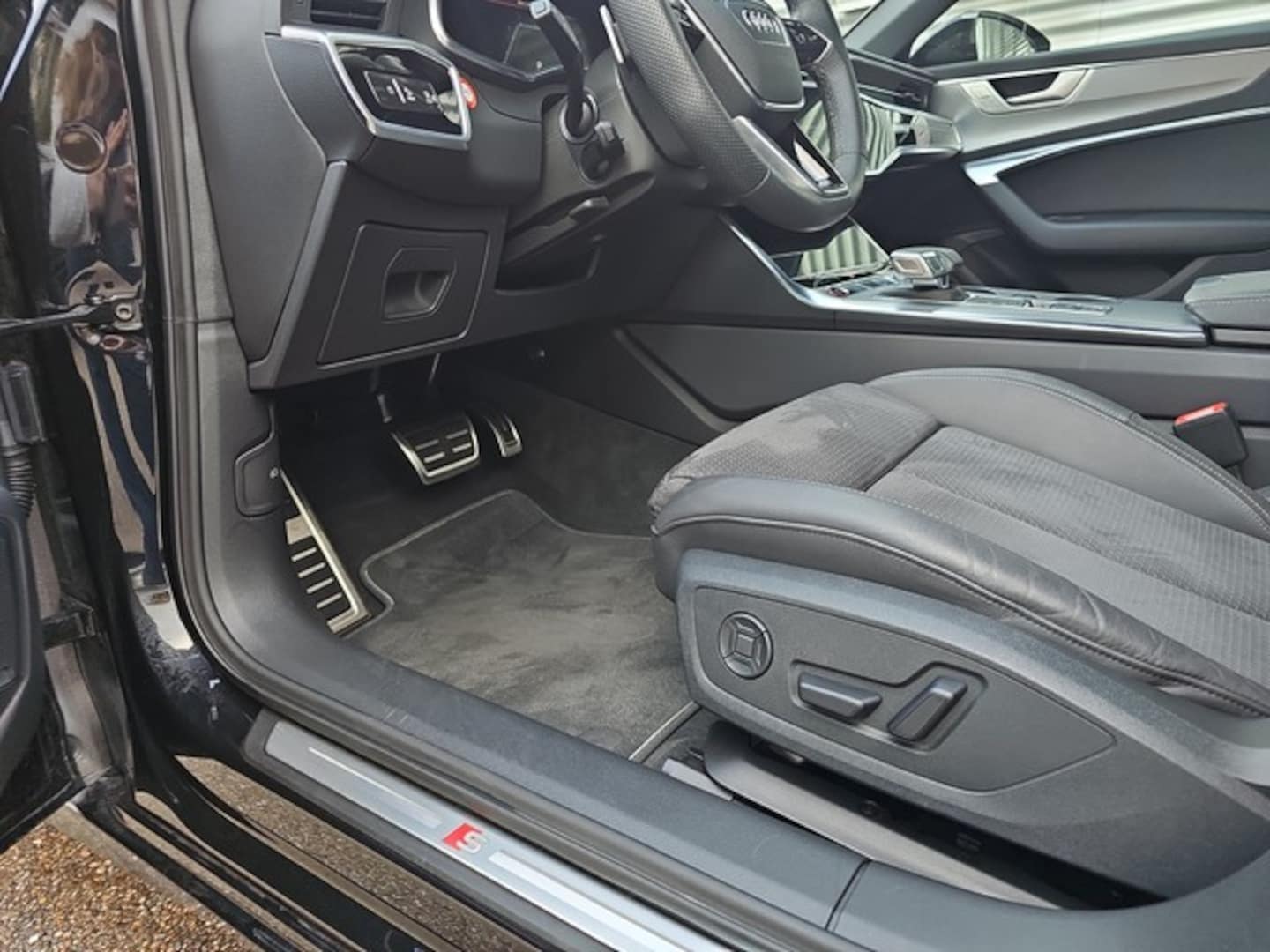 Bild über Audi S6 Avant TDI quattro tiptronic - für weitere Informationen kontaktieren Sie den Audi Partner