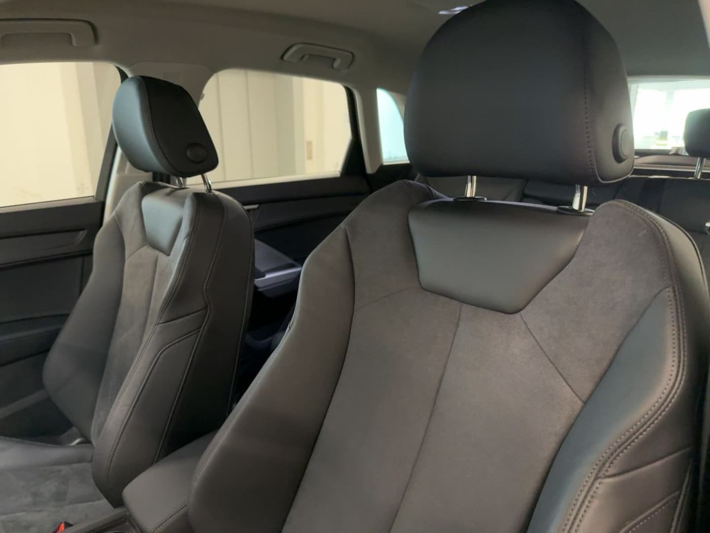 Bild über Audi Q3 S line 40 TDI quattro S tronic - für weitere Informationen kontaktieren Sie den Audi Partner