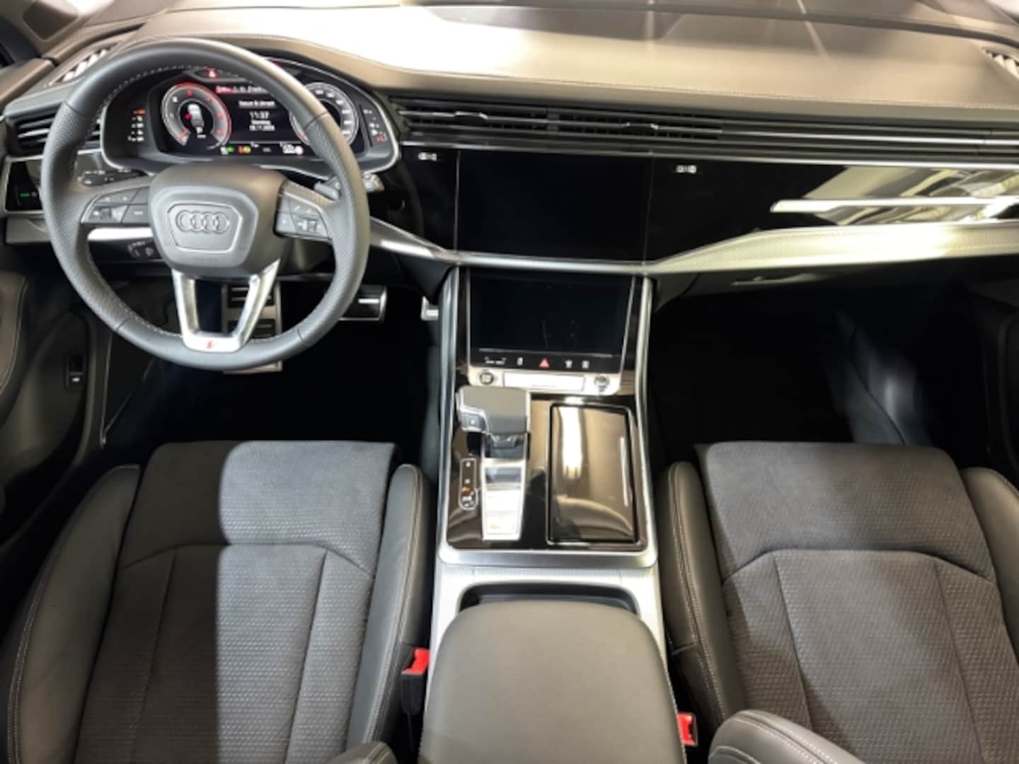 Bild über Audi Q7 SUV S line business TDI quattro 210 kW tiptronic - für weitere Informationen kontaktieren Sie den Audi Partner