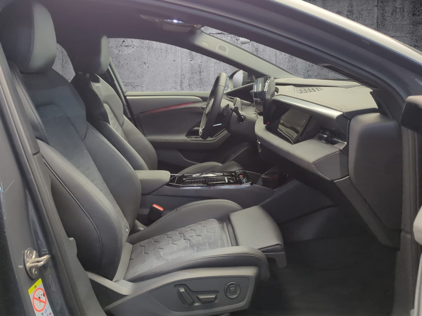 Bild über Audi A6 Avant e-tron S line business e-tron performance 270 kW - für weitere Informationen kontaktieren Sie den Audi Partner