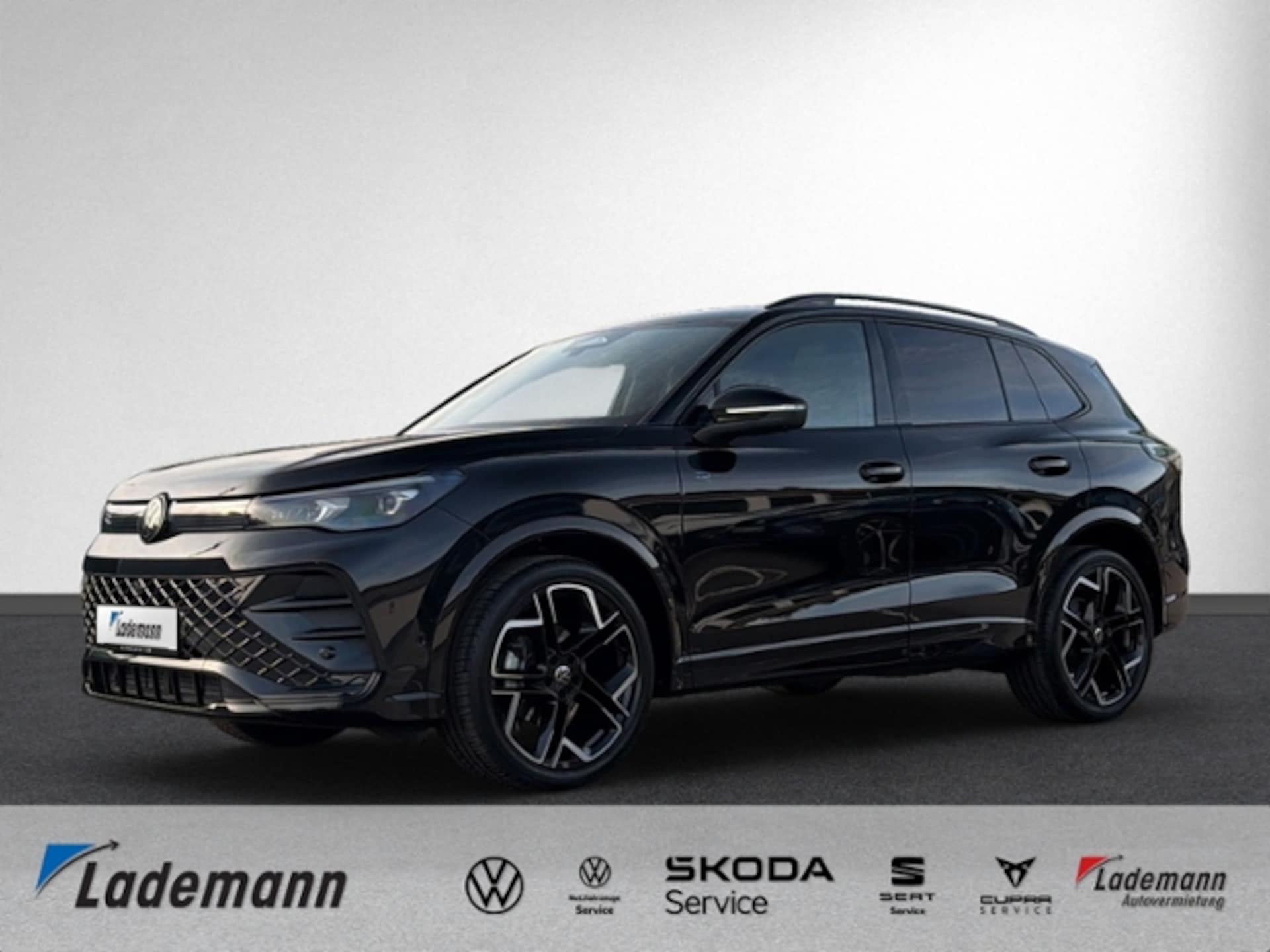 Volkswagen Tiguan — Volkswagen Tiguan 1.5 eTSI DSG R-LINE PANO+AHK+360+IQ.LIGHT