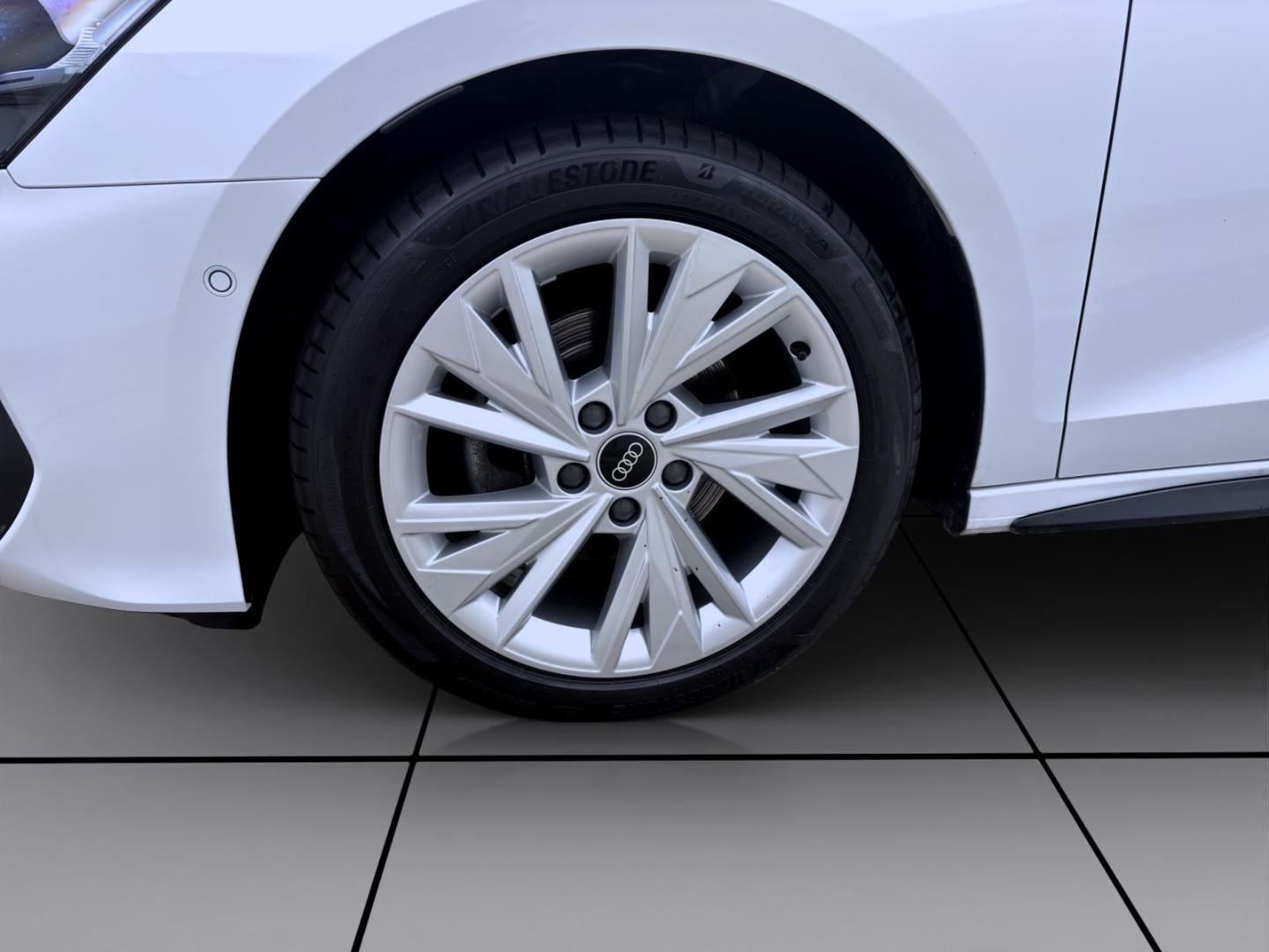 Bild über Audi A3 Limousine S line 30 TFSI S tronic - für weitere Informationen kontaktieren Sie den Audi Partner