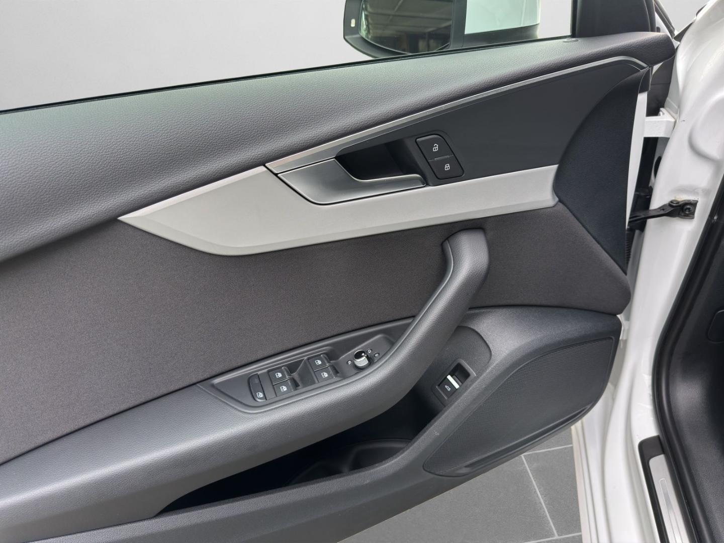 Bild über Audi A4 Avant S line 40 TDI quattro S tronic - für weitere Informationen kontaktieren Sie den Audi Partner