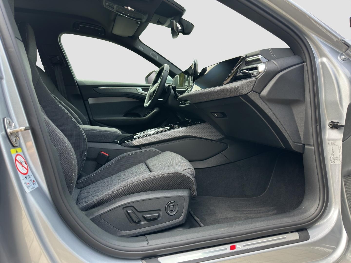 Bild über Audi A6 Avant e-hybrid e-hybrid quattro 220 kW S tronic - für weitere Informationen kontaktieren Sie den Audi Partner