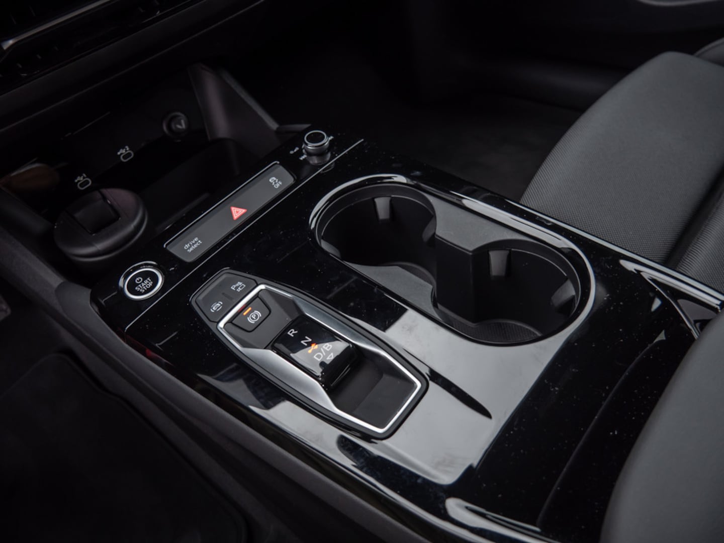 Bild über Audi A6 Avant e-tron e-tron quattro - für weitere Informationen kontaktieren Sie den Audi Partner