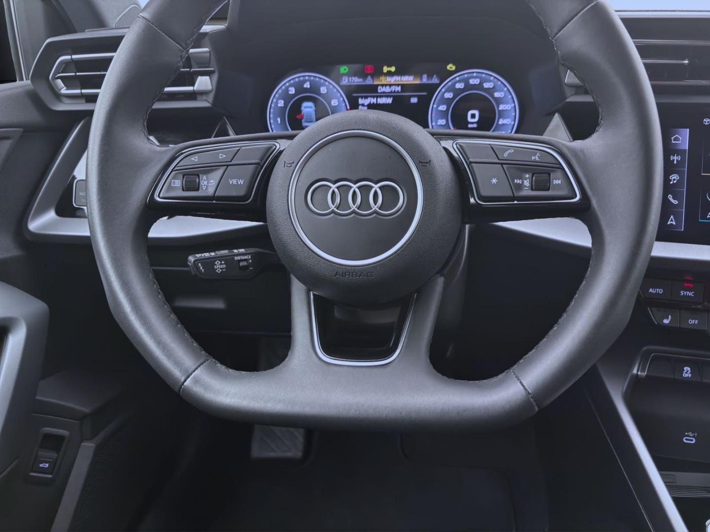 Bild über Audi A3 Limousine S line 30 TFSI S tronic - für weitere Informationen kontaktieren Sie den Audi Partner