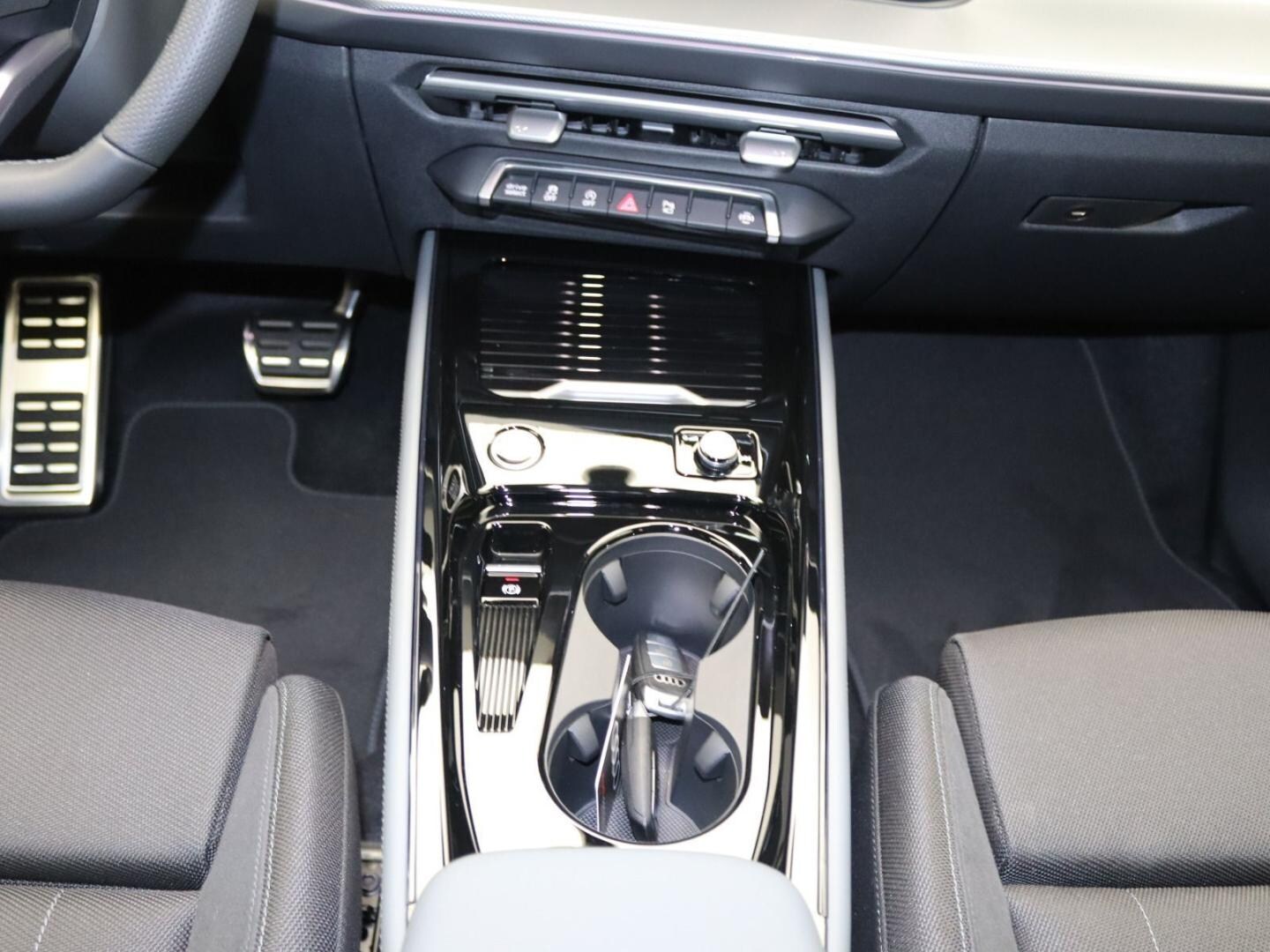 Bild über Audi Q3 SUV TFSI 110 kW S tronic - für weitere Informationen kontaktieren Sie den Audi Partner