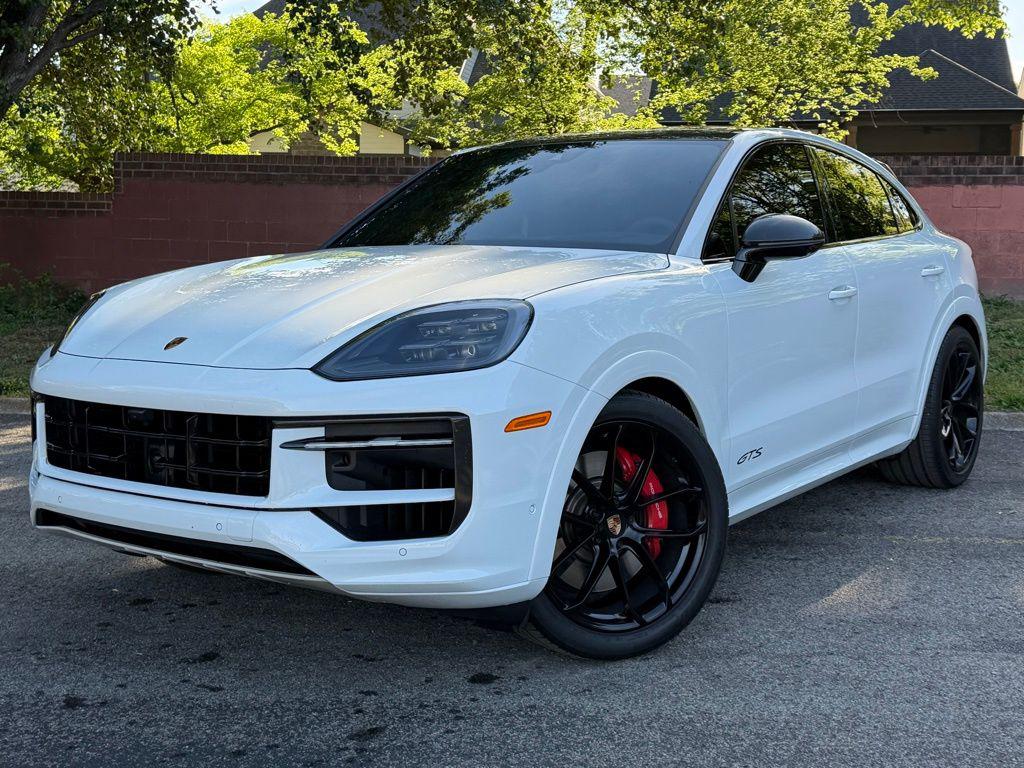 2025 Porsche Cayenne GTS's photo
