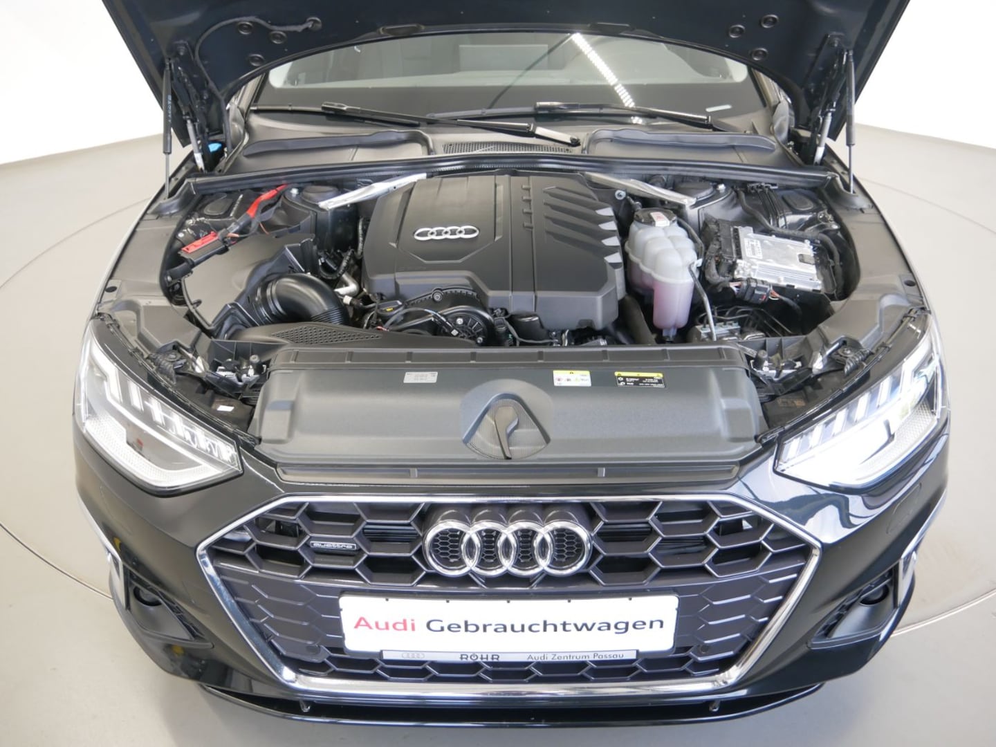 Bild über Audi A4 Avant S line 40 TFSI quattro S tronic - für weitere Informationen kontaktieren Sie den Audi Partner