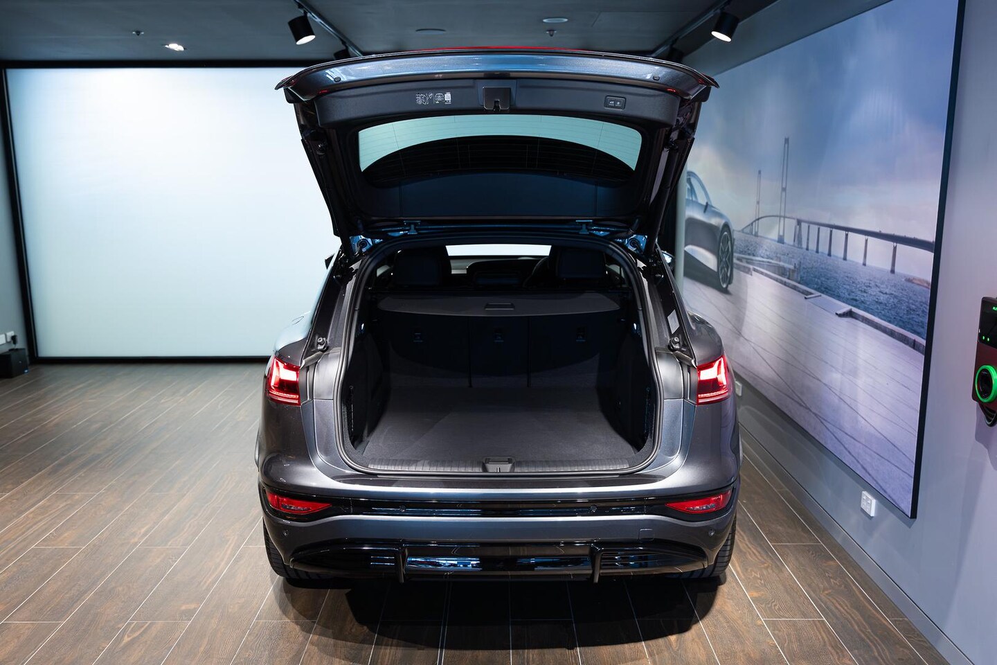 Image about Audi Q6 SUV e-tron e-tron quattro