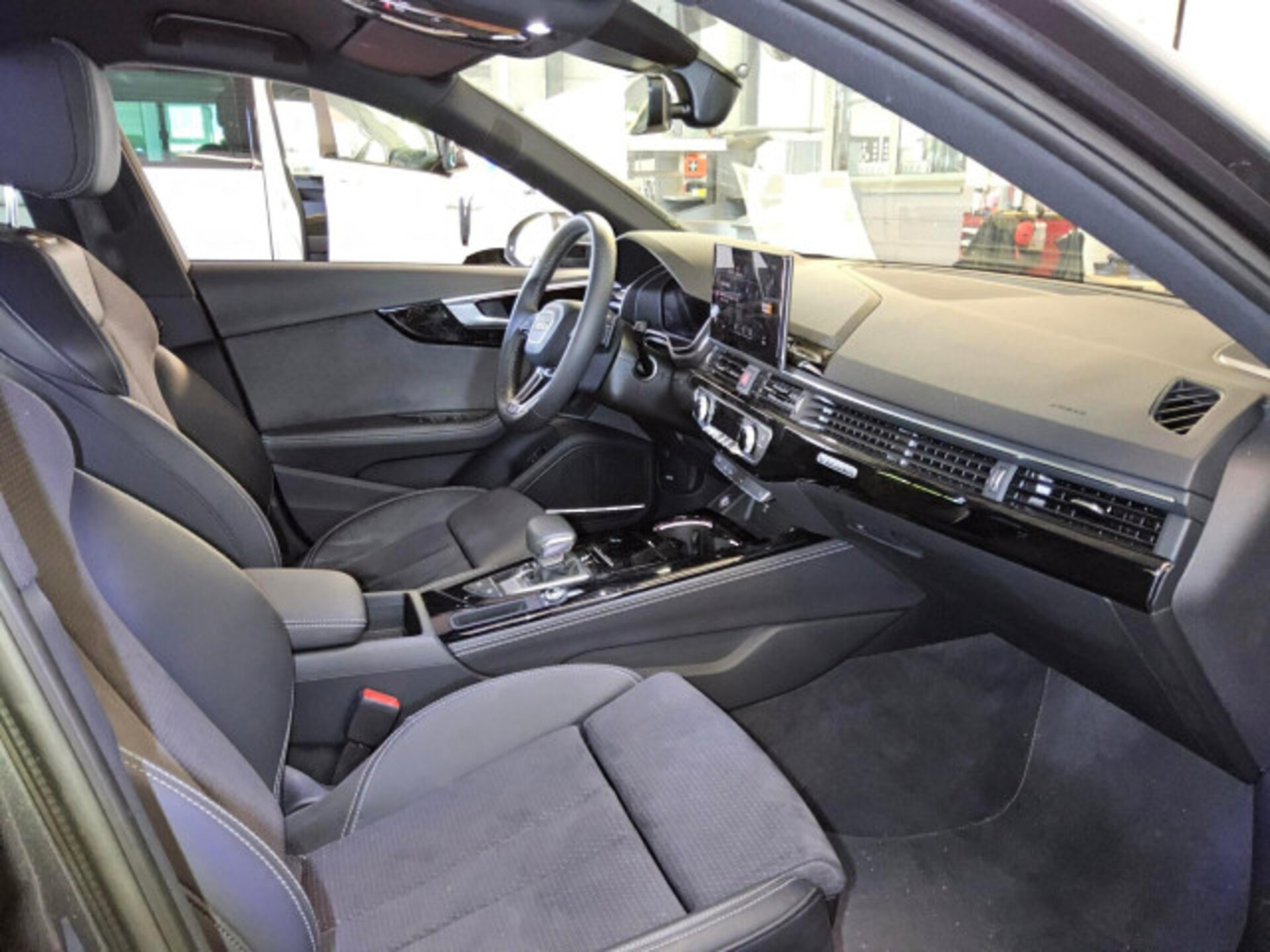 Audi A4 Avant S line