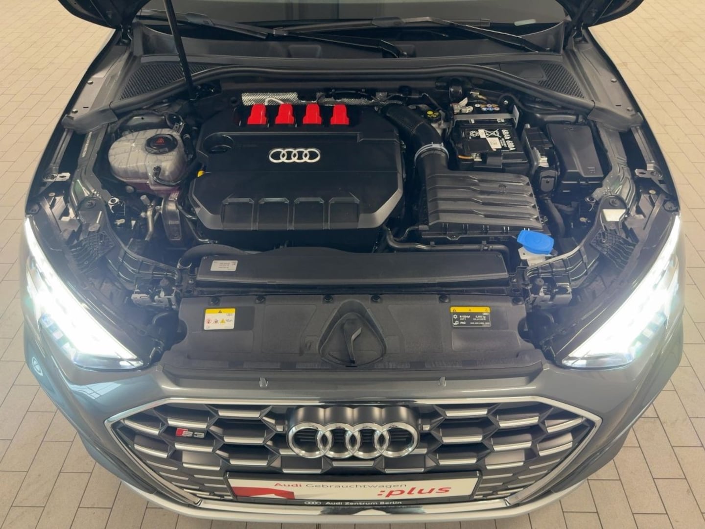 Bild über Audi S3 Sportback TFSI quattro S tronic - für weitere Informationen kontaktieren Sie den Audi Partner