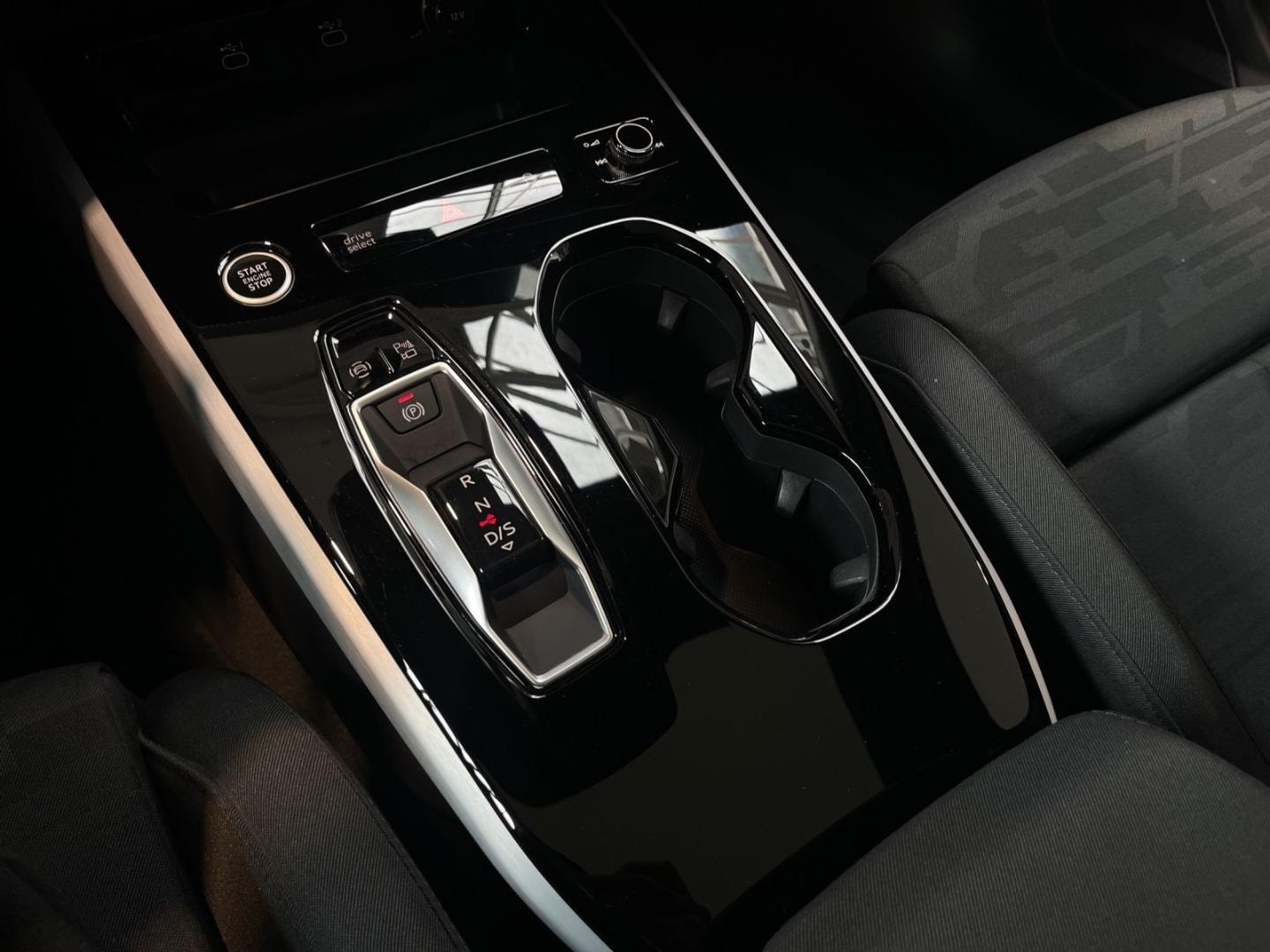 Bild über Audi A6 Avant TDI quattro 150 kW S tronic - für weitere Informationen kontaktieren Sie den Audi Partner
