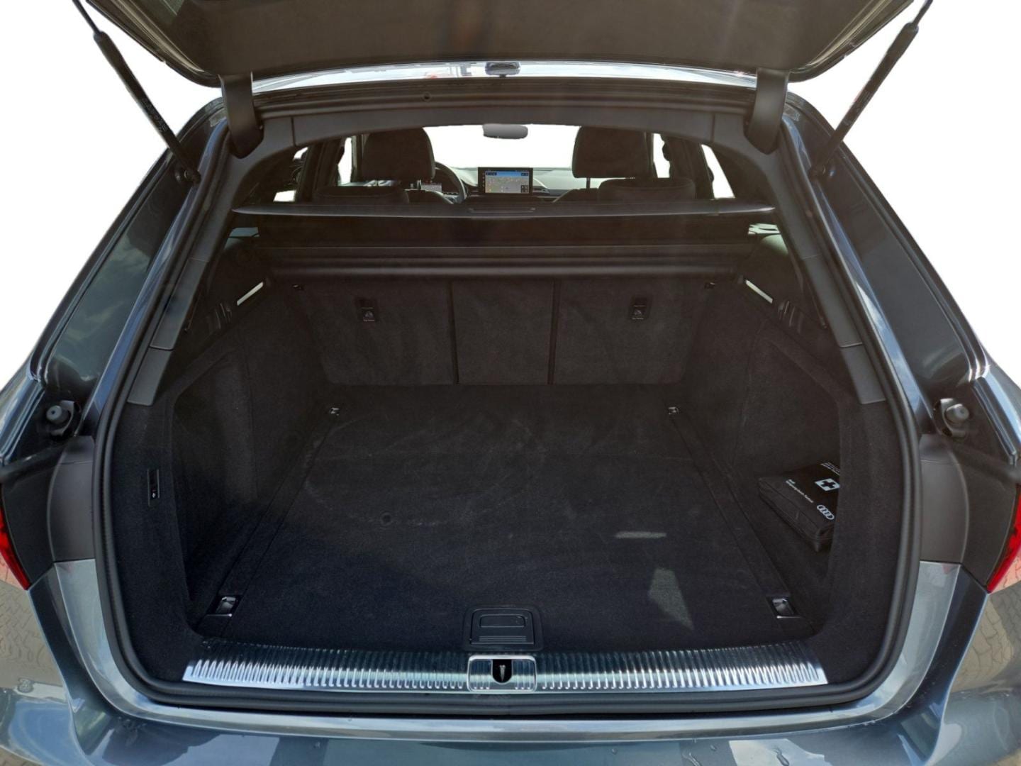 Bild über Audi A4 Avant S line 40 TFSI S tronic - für weitere Informationen kontaktieren Sie den Audi Partner