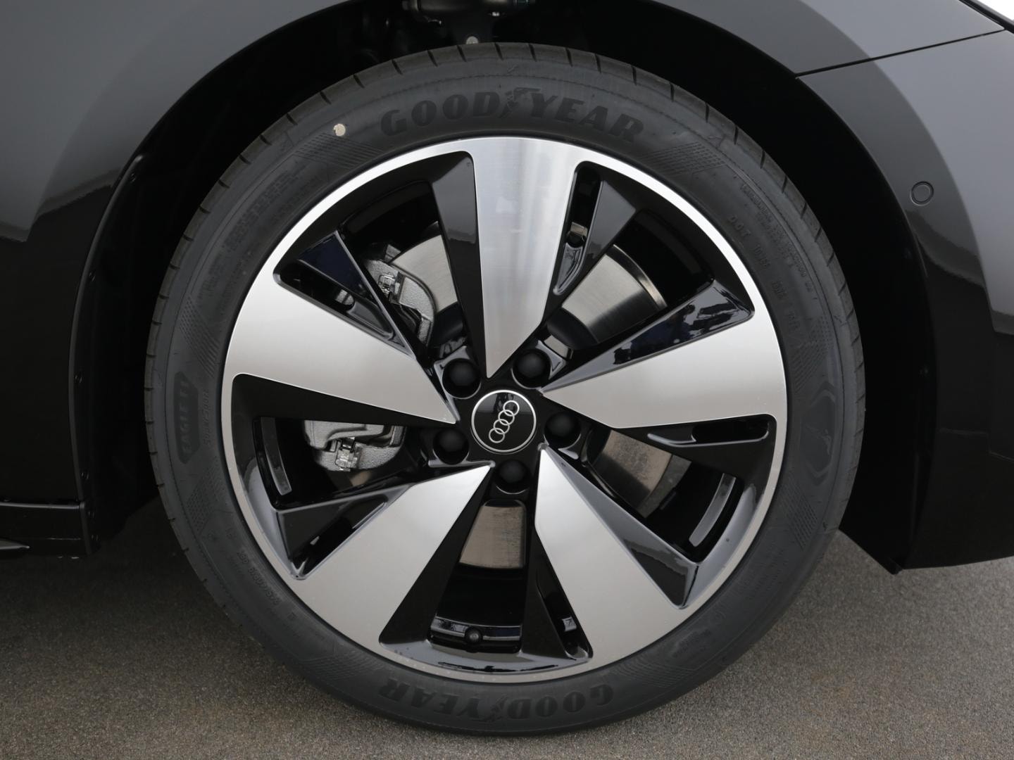 Bild über Audi A5 Avant e-hybrid e-hybrid quattro 220 kW S tronic - für weitere Informationen kontaktieren Sie den Audi Partner