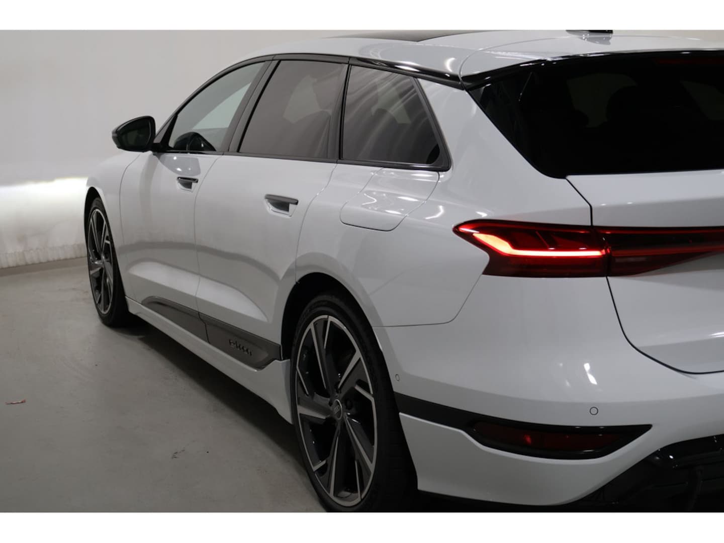 Bild über Audi S6 Avant e-tron e-tron quattro - für weitere Informationen kontaktieren Sie den Audi Partner