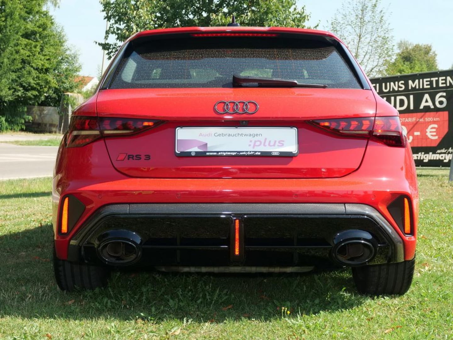 Bild über Audi RS 3 Sportback TFSI quattro S tronic - für weitere Informationen kontaktieren Sie den Audi Partner