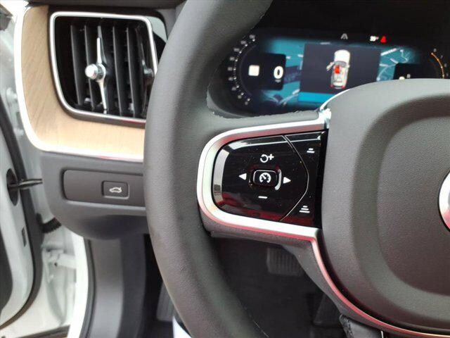 2026 Volvo XC60 Plus - Photo 15