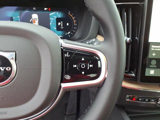 2026 Volvo XC60 Plus - Photo 16
