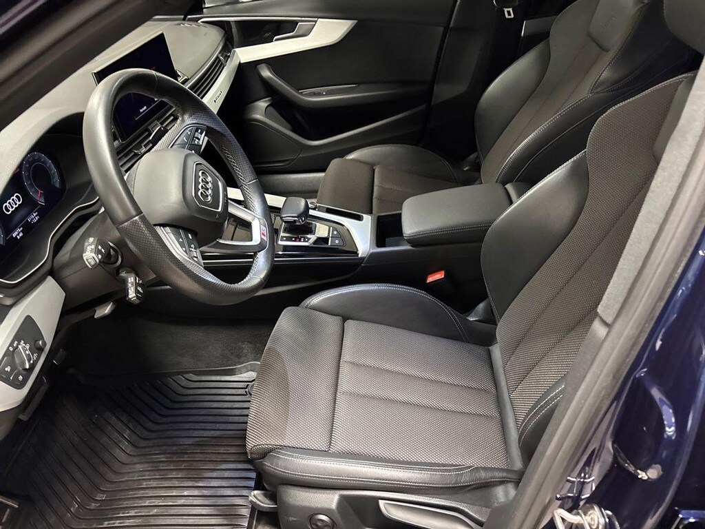 Bild som visar&nbsp;Audi A4 Avant&nbsp;A4 Avant 40 TFSI quattro S line 204 hk S tronic - för mer information kontakta din Audi Partner