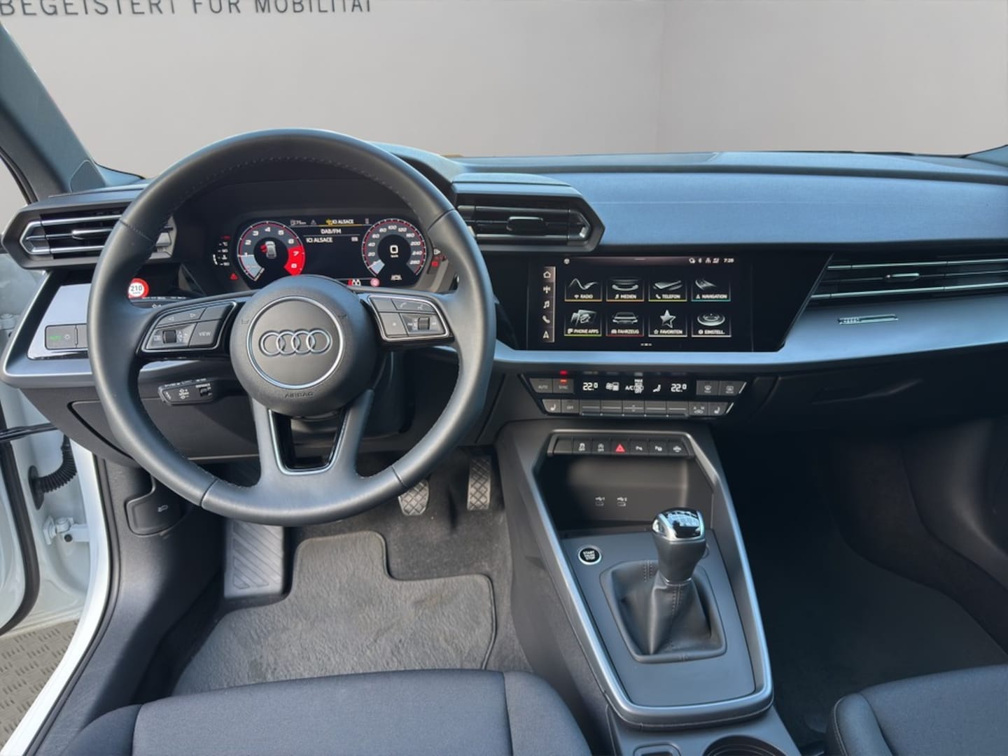 Bild über Audi A3 Sportback advanced 35 TFSI Schaltgetriebe - für weitere Informationen kontaktieren Sie den Audi Partner