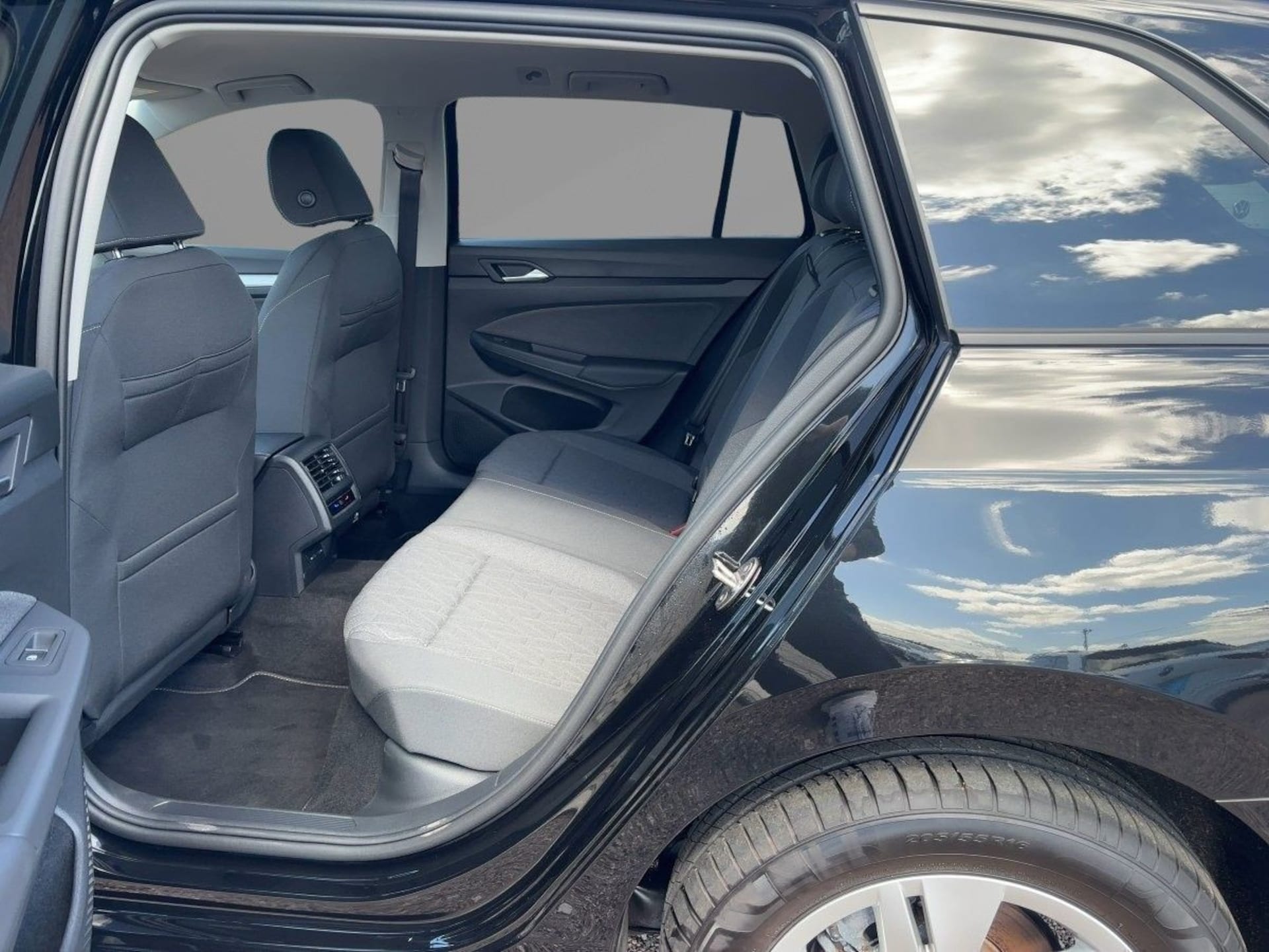 Volkswagen Golf Variant Life