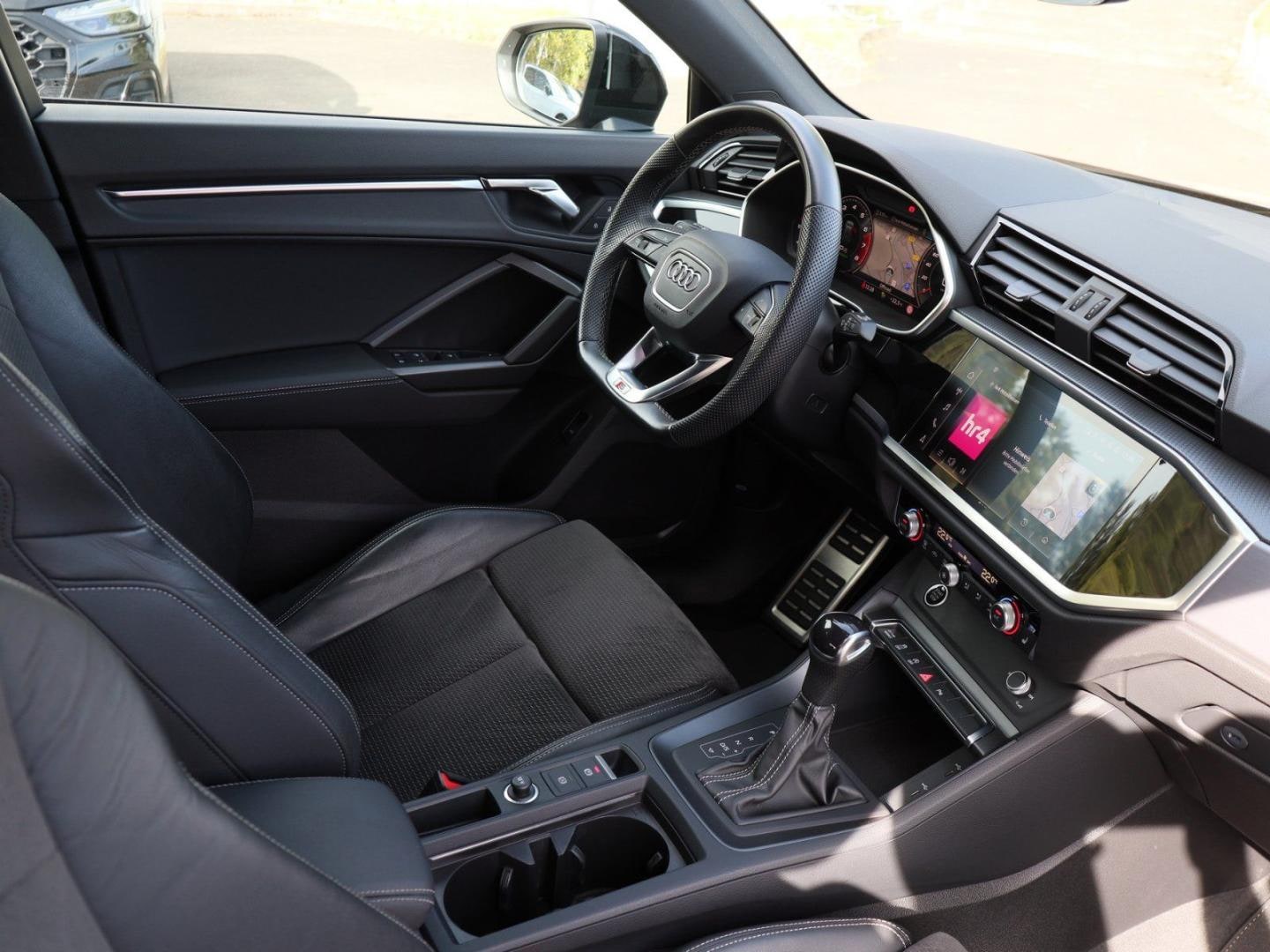 Bild über Audi Q3 S line 40 TFSI quattro S tronic - für weitere Informationen kontaktieren Sie den Audi Partner