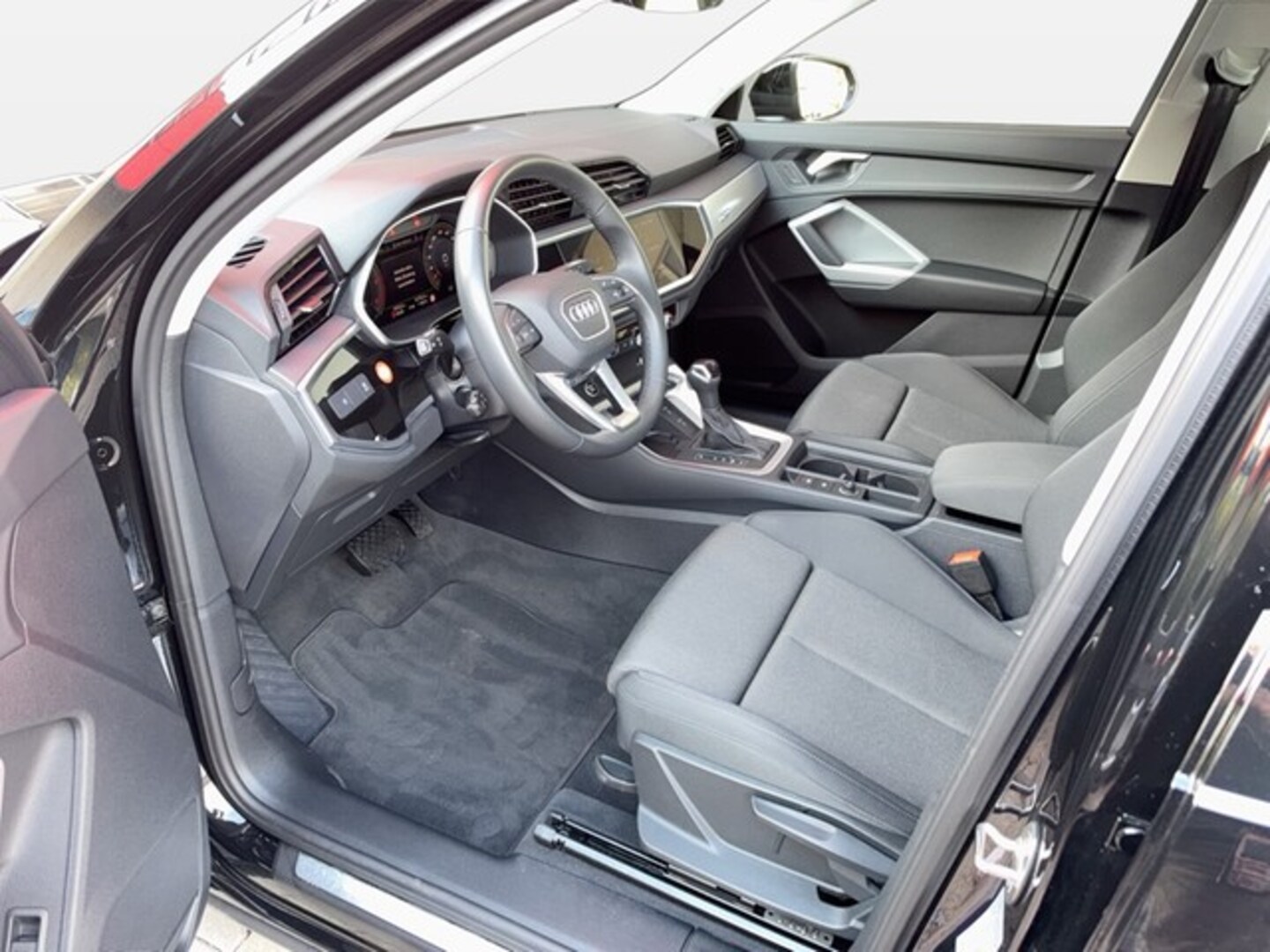 Bild über Audi Q3 advanced 35 TDI S tronic - für weitere Informationen kontaktieren Sie den Audi Partner