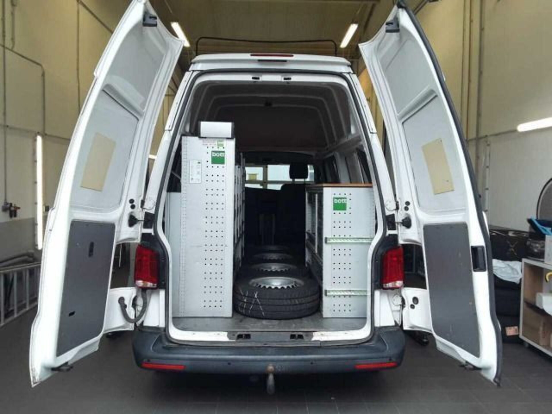 Volkswagen T6.1 Transporter Kasten langer Radstand