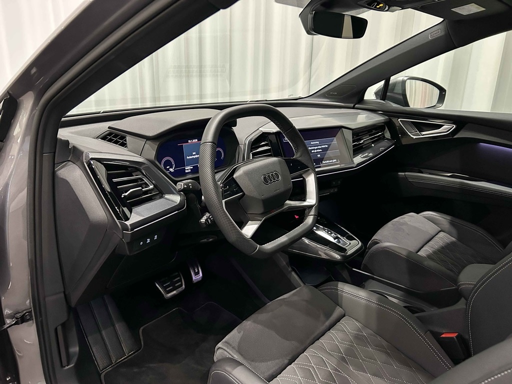 Bild som visar Audi Q4 e-tron Q4 45 e-tron quattro S line 210,00 kW - för mer information kontakta din Audi Partner