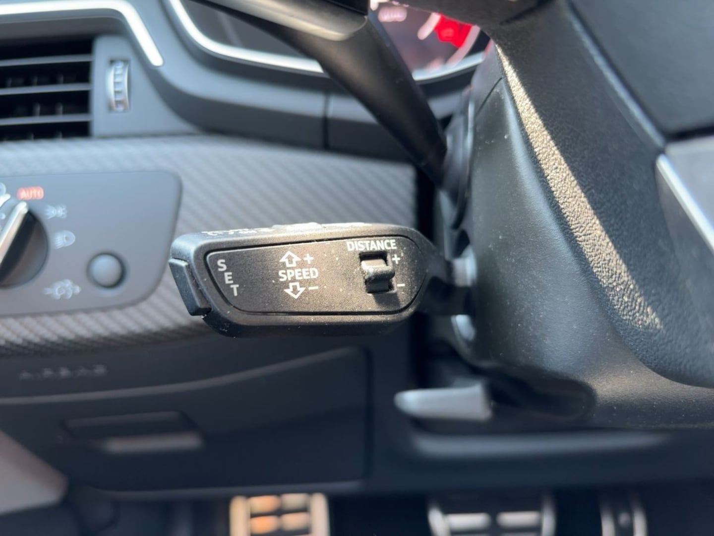 Bild über Audi RS 4 Avant TFSI quattro tiptronic - für weitere Informationen kontaktieren Sie den Audi Partner
