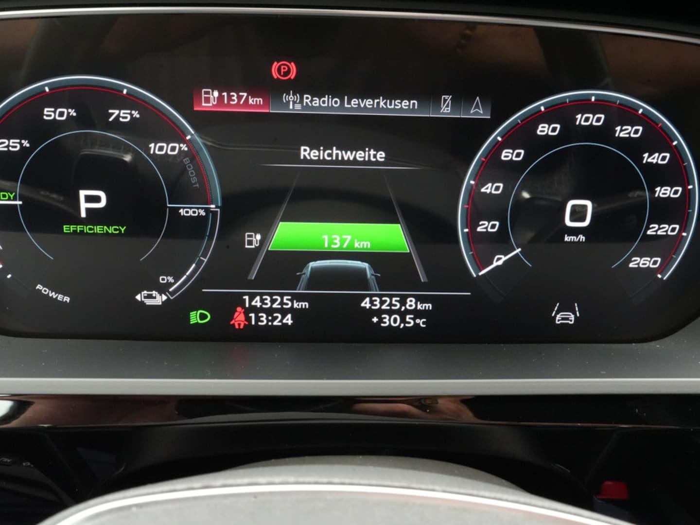 Bild über Audi Q8 e-tron S line 50 e-tron quattro - für weitere Informationen kontaktieren Sie den Audi Partner