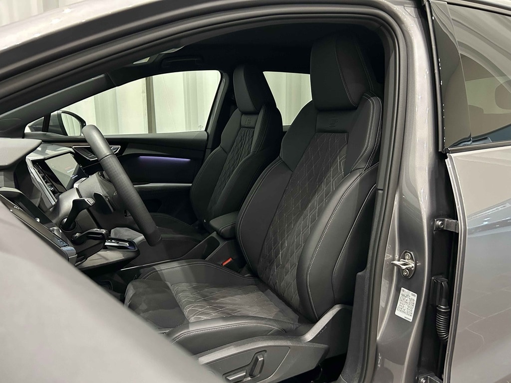 Bild som visar Audi Q4 e-tron Q4 45 e-tron quattro S line 210,00 kW - för mer information kontakta din Audi Partner