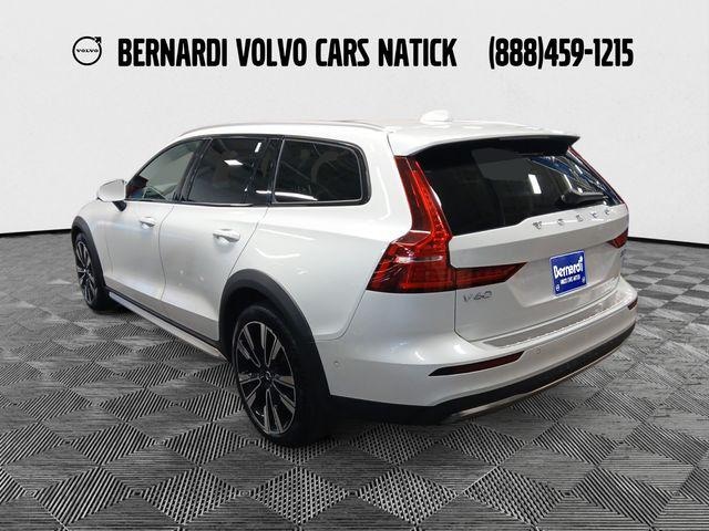 2024 Volvo V60 Cross Country